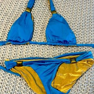 Vitamin A Reversable Bikini med top Small bottom
